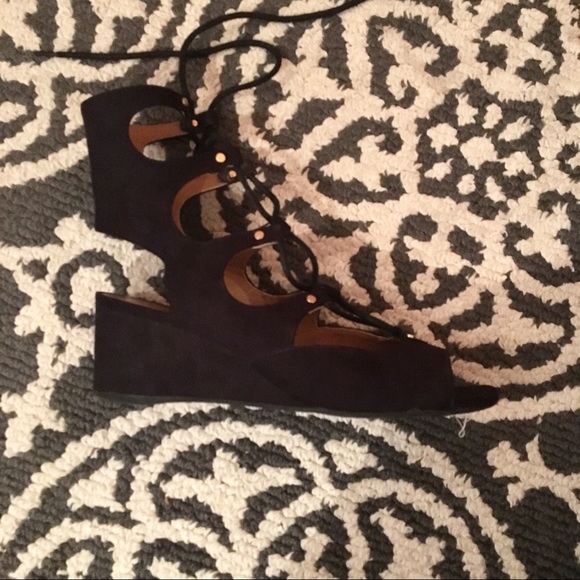 DONATED Wedge lace-up sandals - Picture 3 of 5